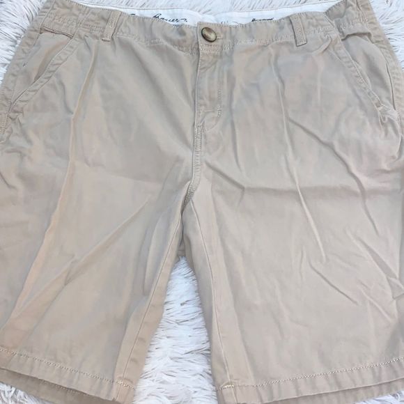 Eddie Bauer Blakely Light Tan Shorts - Picture 2 of 10